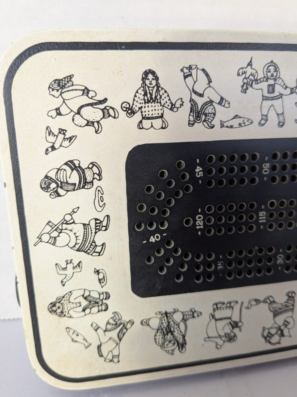 Vintage BOMA Cribbage Board – Made in Canada – Inuit Motif – Includes 9 Pegs - Picture 6 of 13